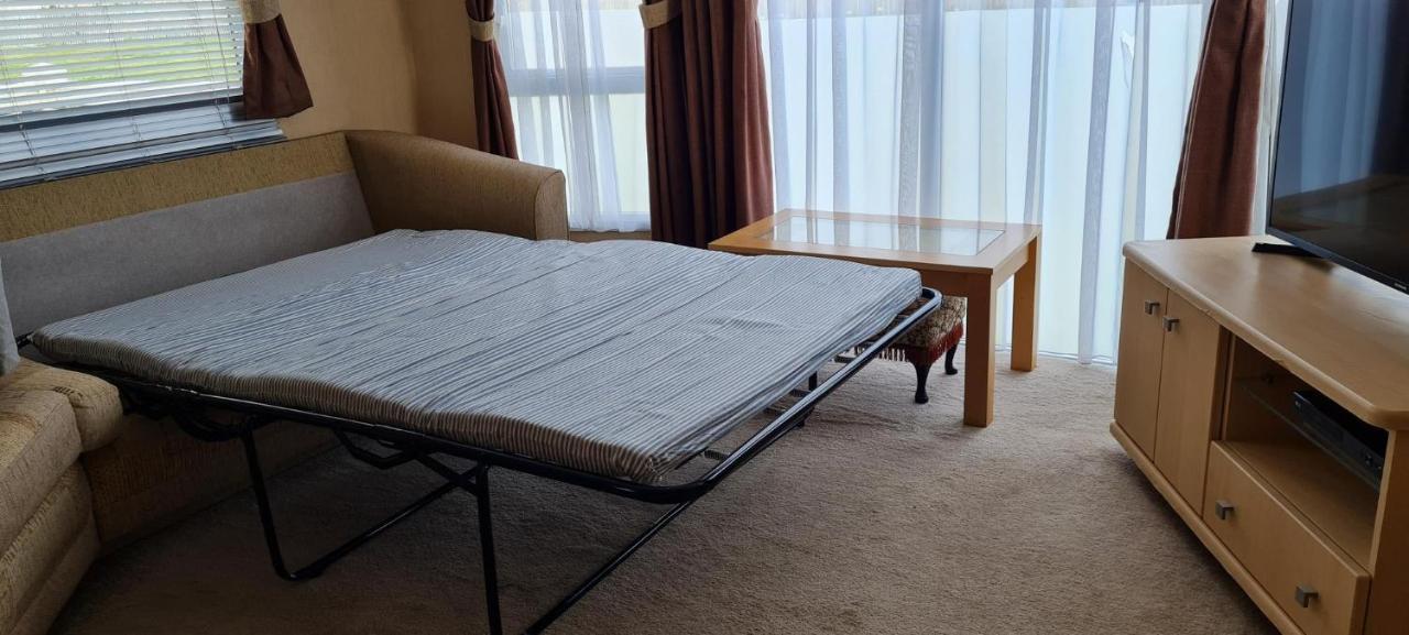 Lovely Caravan With Decking At Coral Beach Park In Lincolnshire Ref 77001C Hotel Ingoldmells Exterior photo
